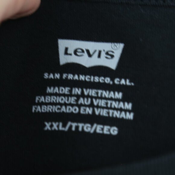 LEVI'S Trademark Classic Relaxed Fit Short Sleeve Black T-Shirt Men's - Picture 3 of 5